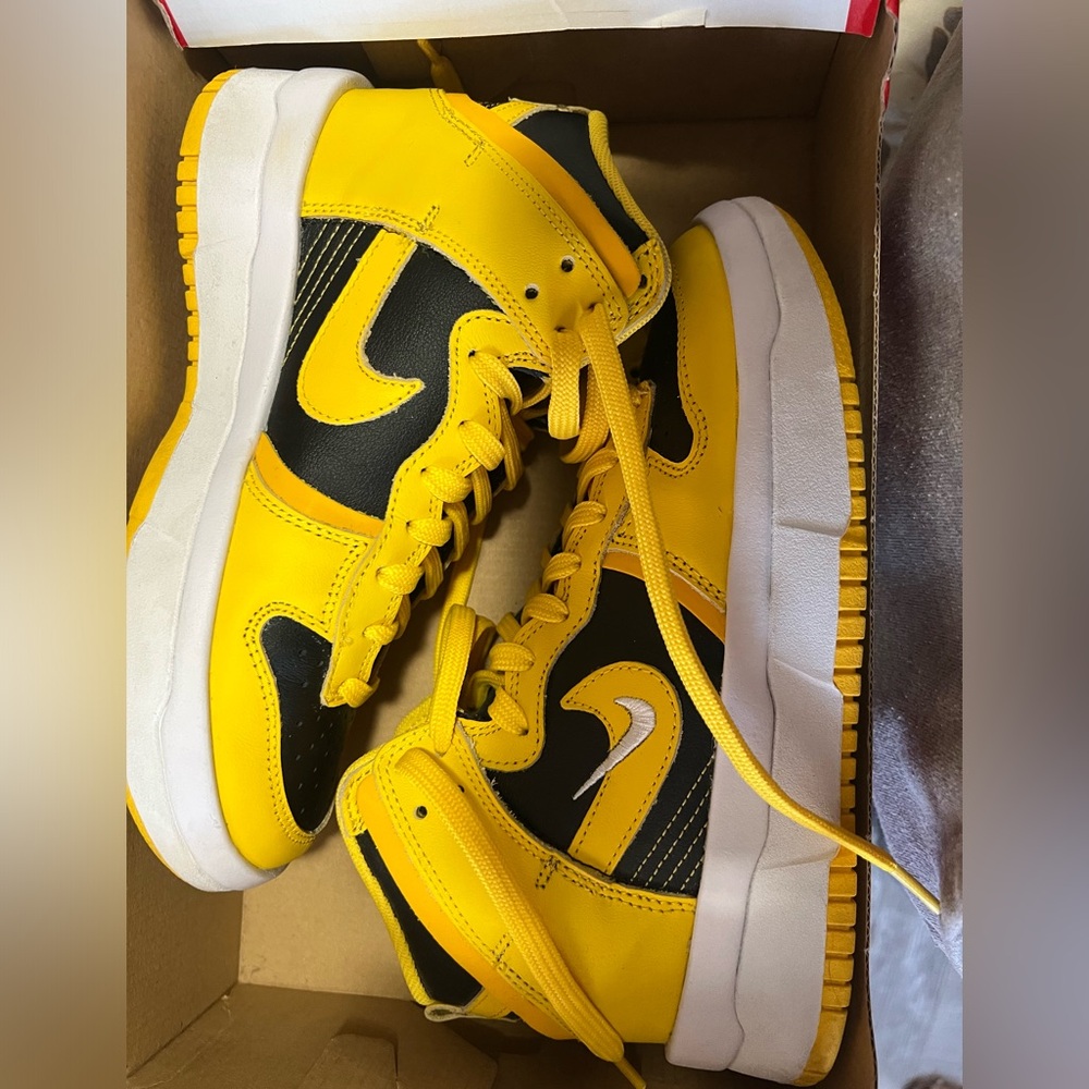 Women’s Nike high dunk sneakers, size 6